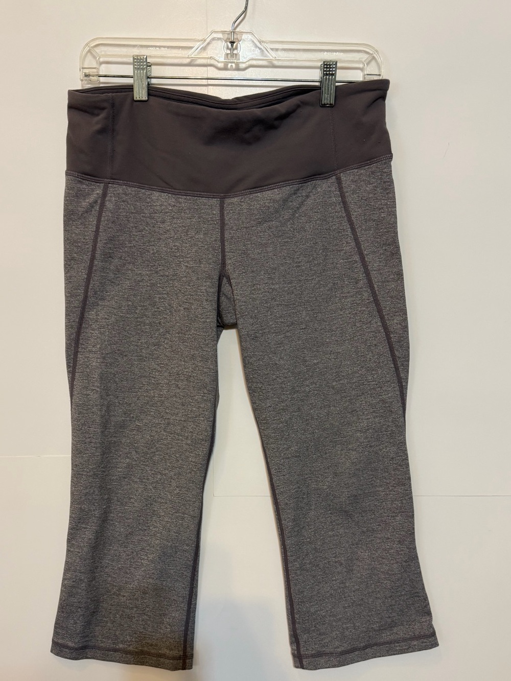 lululemon athletica Heather Gray clam digger II Cropped capri Leggings